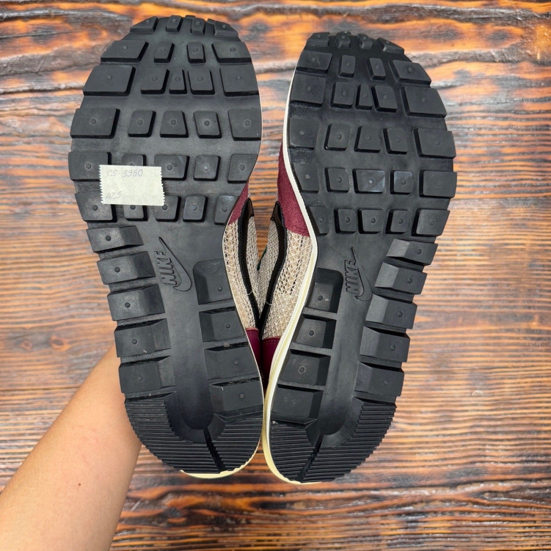 CS3950 - NIKE SACAI X VAPOR VILLAIN RED - 42.5