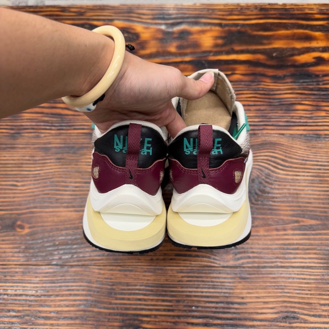 CS3950 - NIKE SACAI X VAPOR VILLAIN RED - 42.5