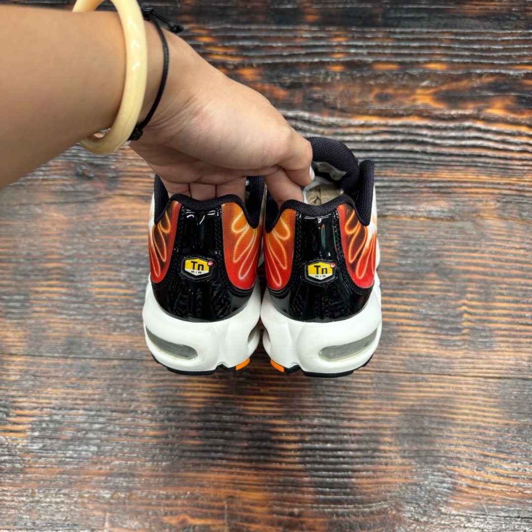 AM PLUS LIGHT PHOTOGRAPHY DS FB