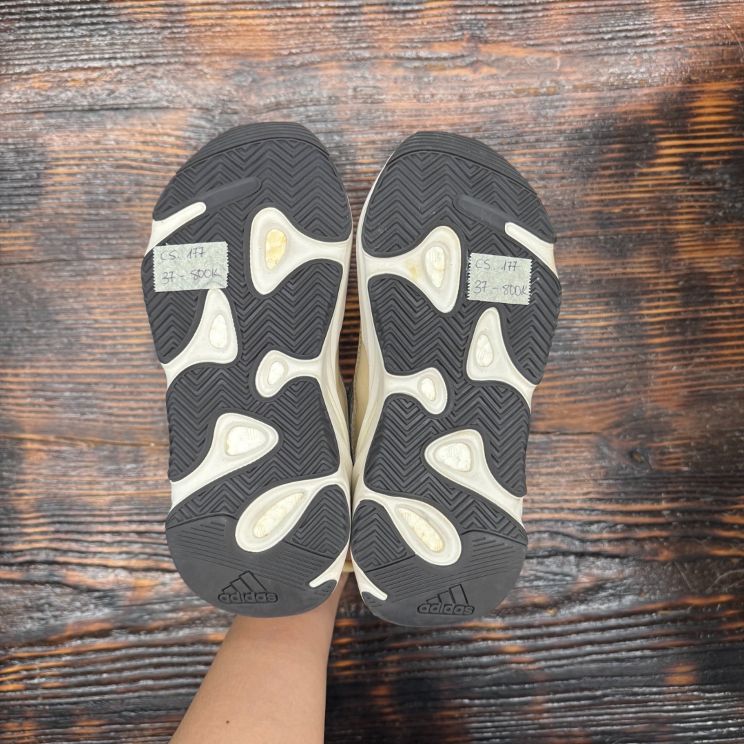 Cs177 - Yezzy 700 V2 Cream - 37