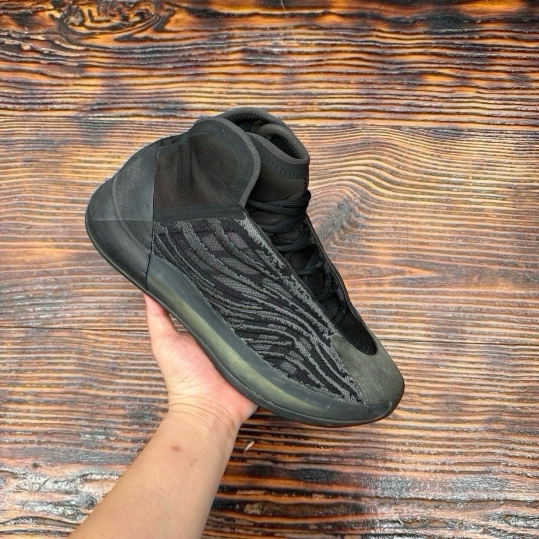 cs2875 - Yezzy Quantum Onyx - 43