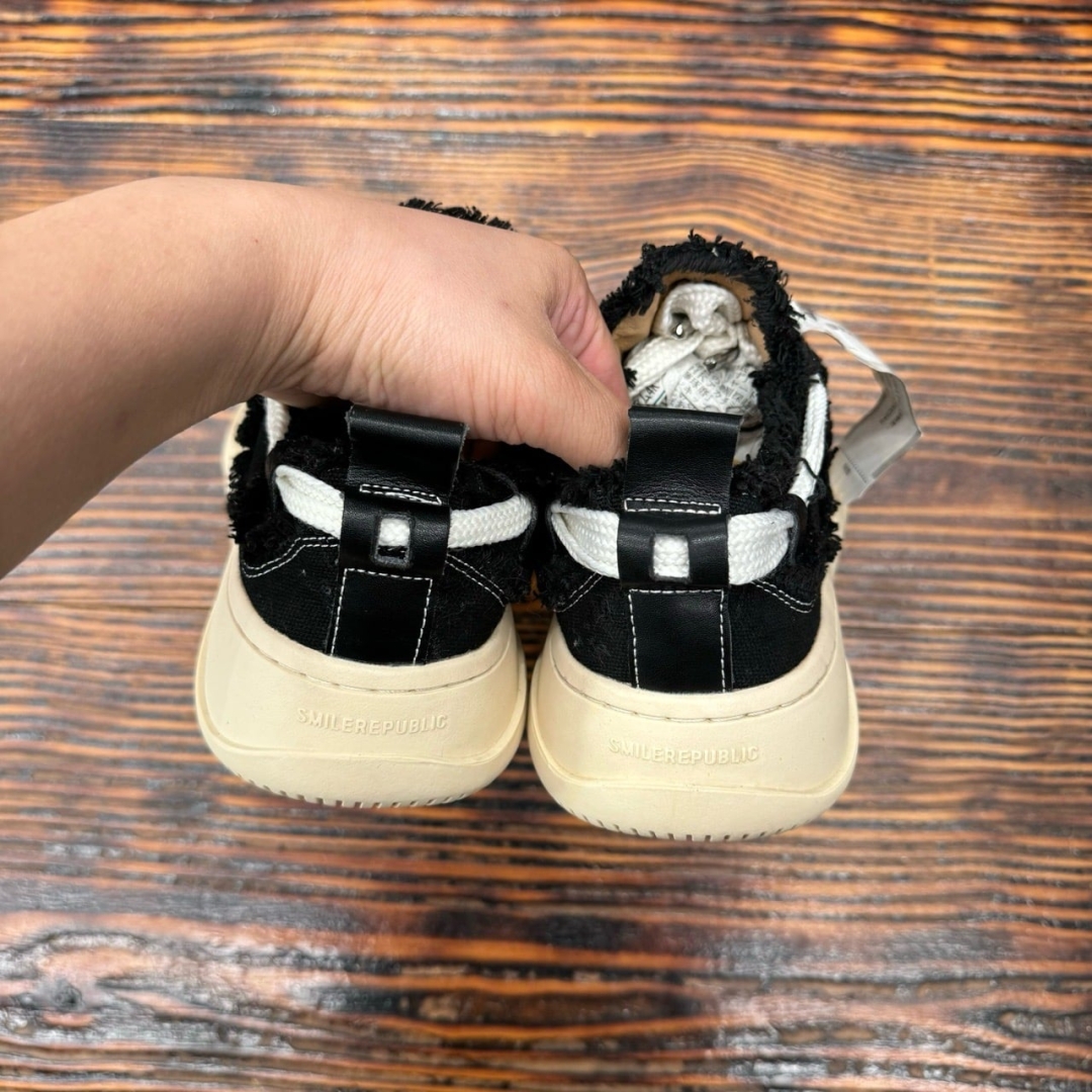 cs3329 - Smilerepublic Black Beige - 37