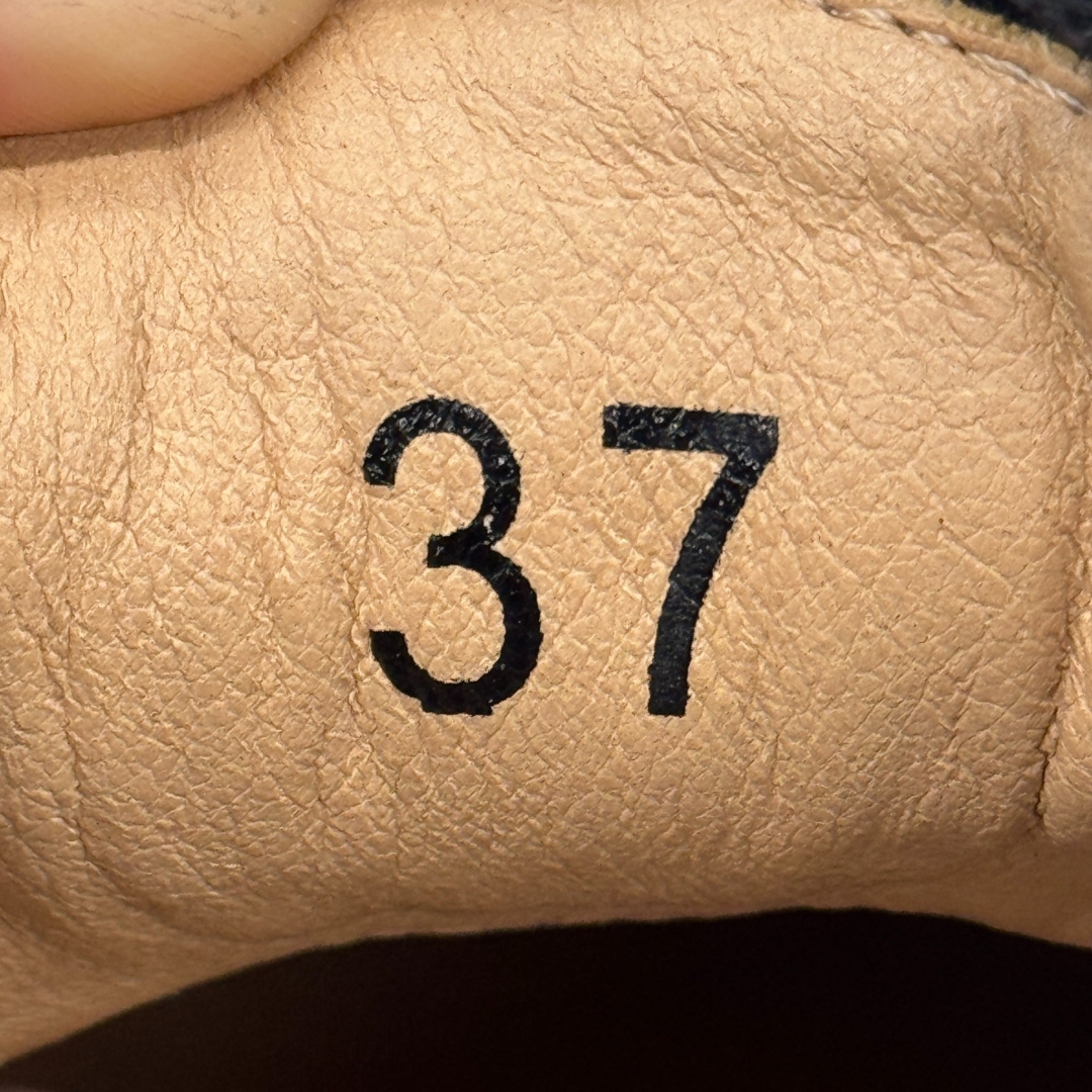 cs3329 - Smilerepublic Black Beige - 37