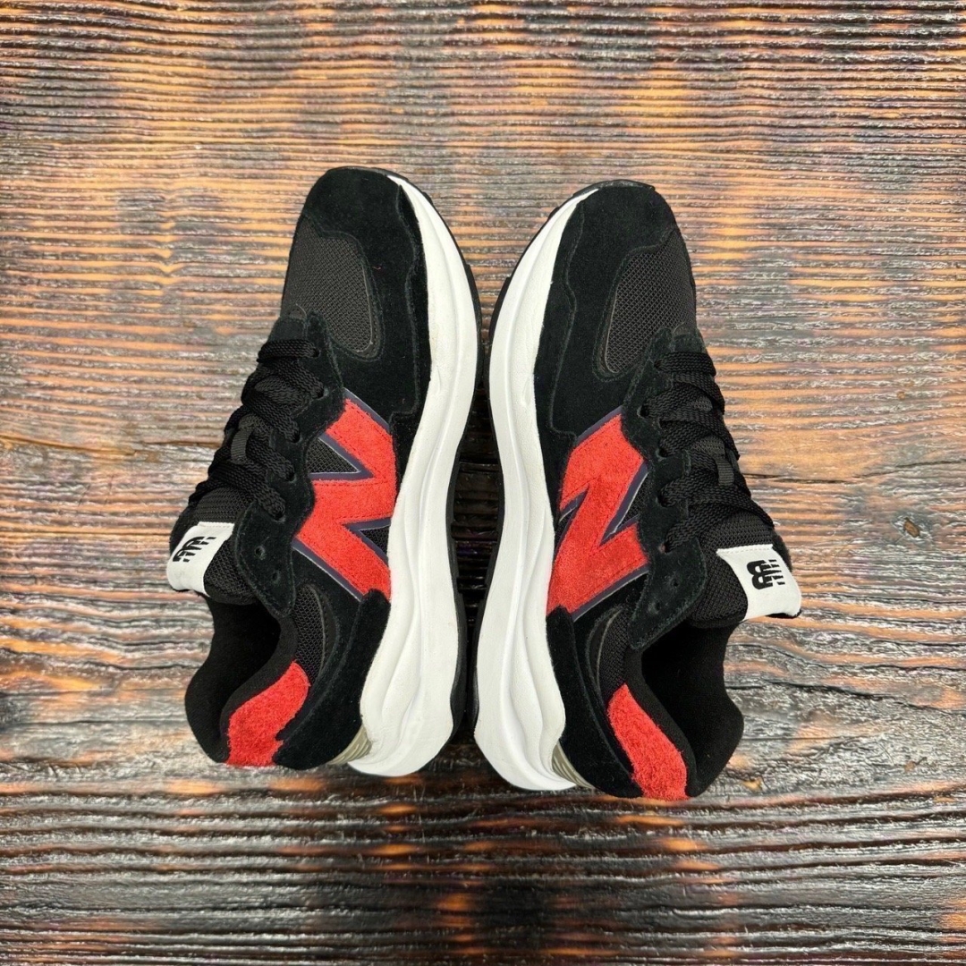 NBL 57/40 BLACK RED DS FB - 41.5