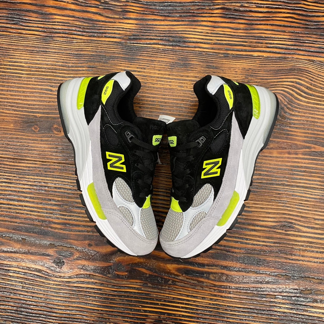 NBL992 BLACK GREY VOLT DS FB - 41.5
