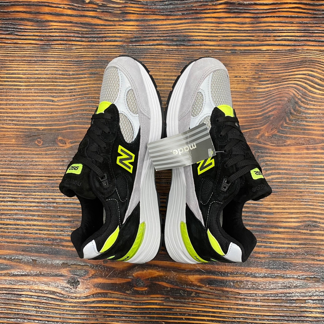 NBL992 BLACK GREY VOLT DS FB - 41.5