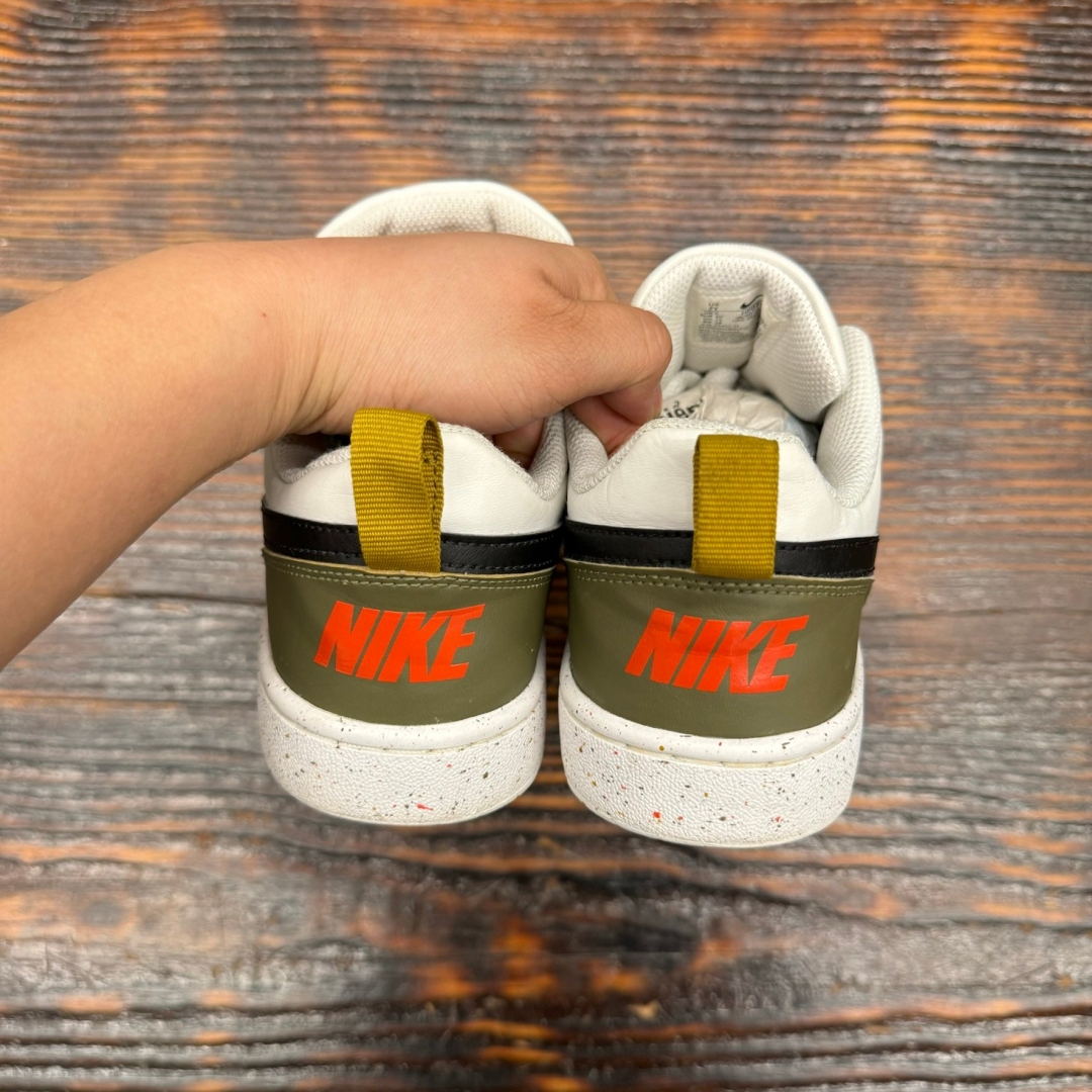 CS4035 - NIKE COURT BOROUGH OLIVE - 40