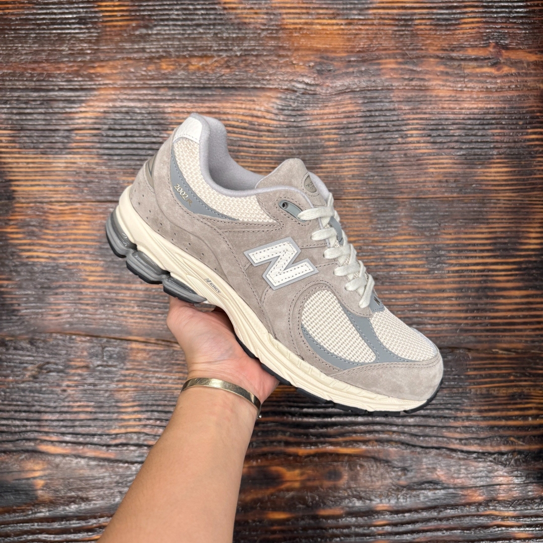 U2002RRD NEWBALANCE 2002 ARID STONE DS FB