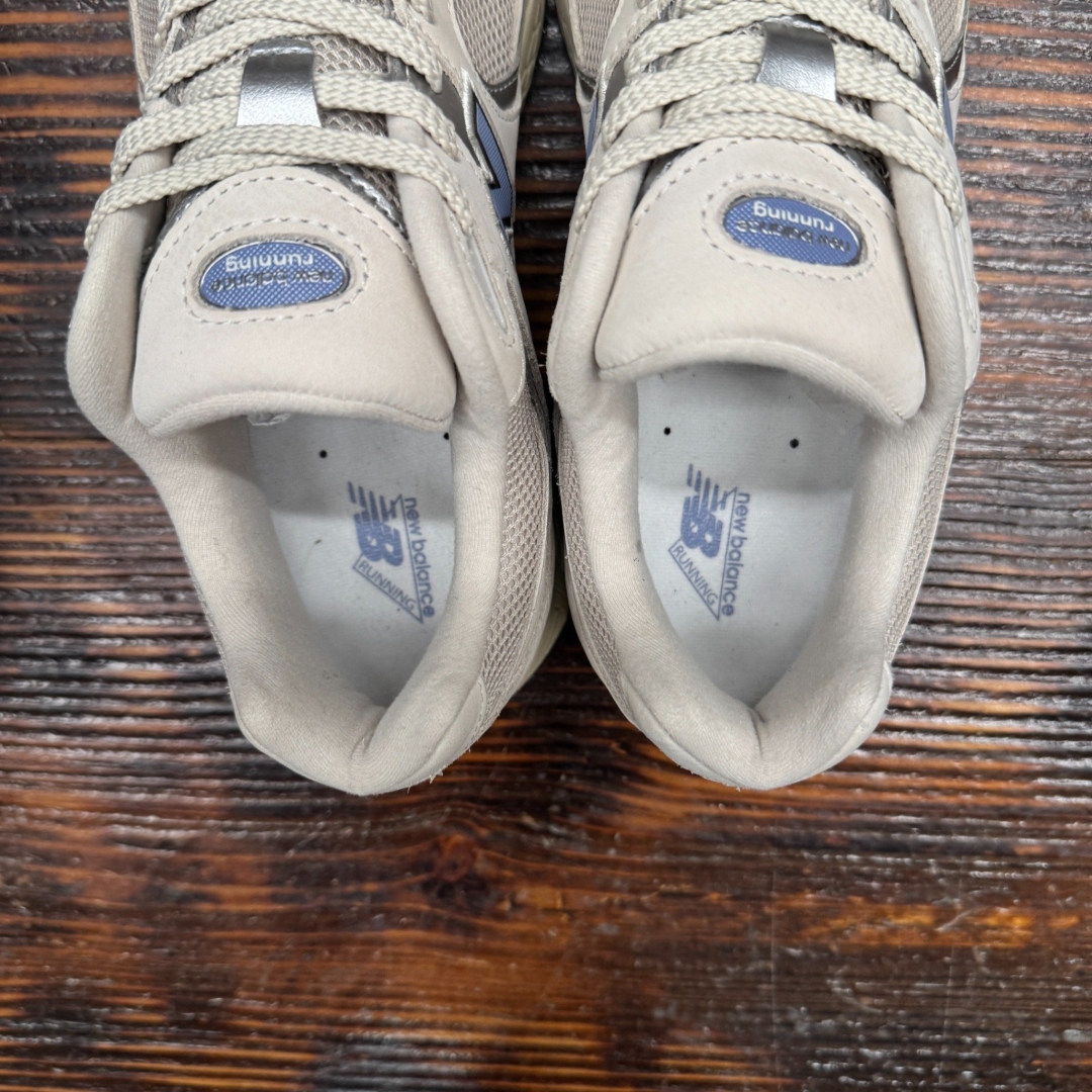 U2002ROB NEWBALANCE 2002 TAN BLUE DS FB