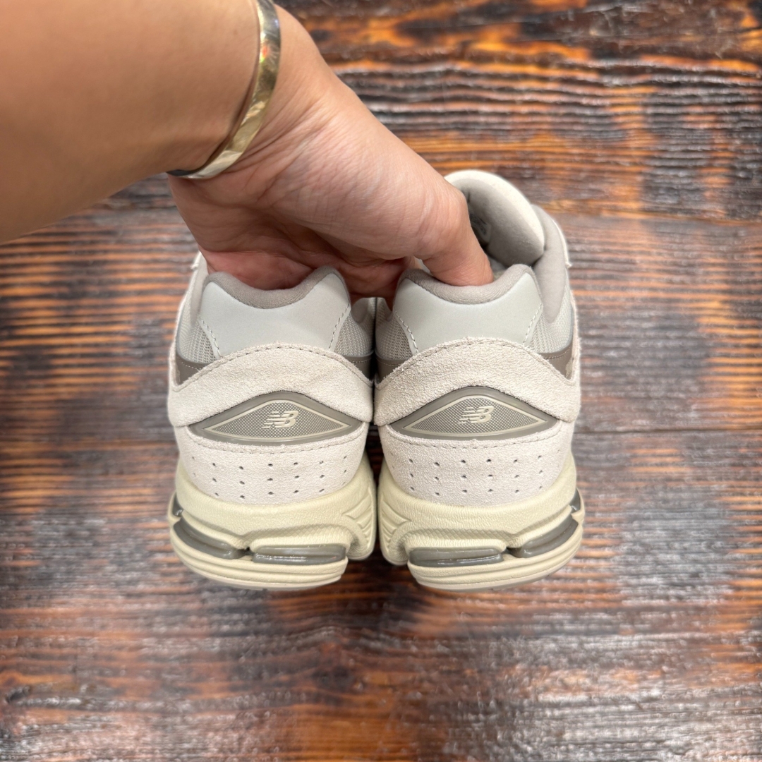 U2002RBE NEWBALANCE 2002 TIMBERWOLF DS FB - 42