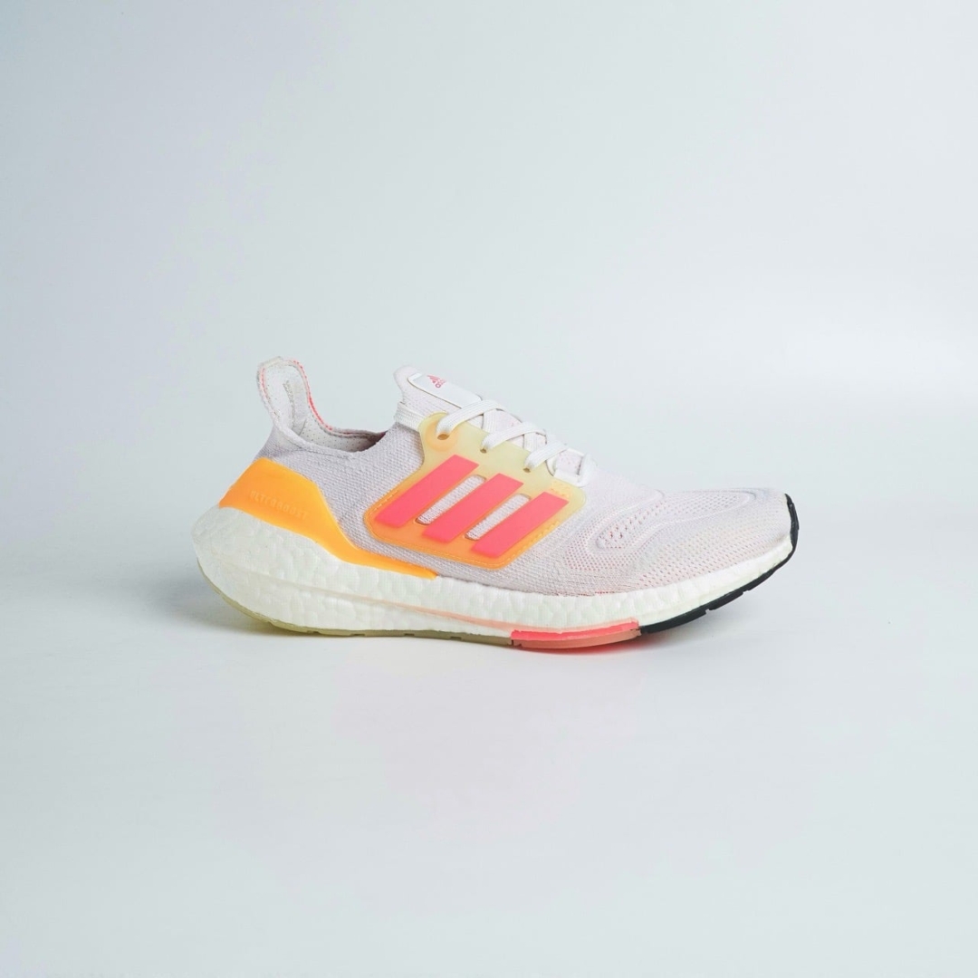 CS4336 - ULTRABOOST 22 WHITE ORANGE - 37