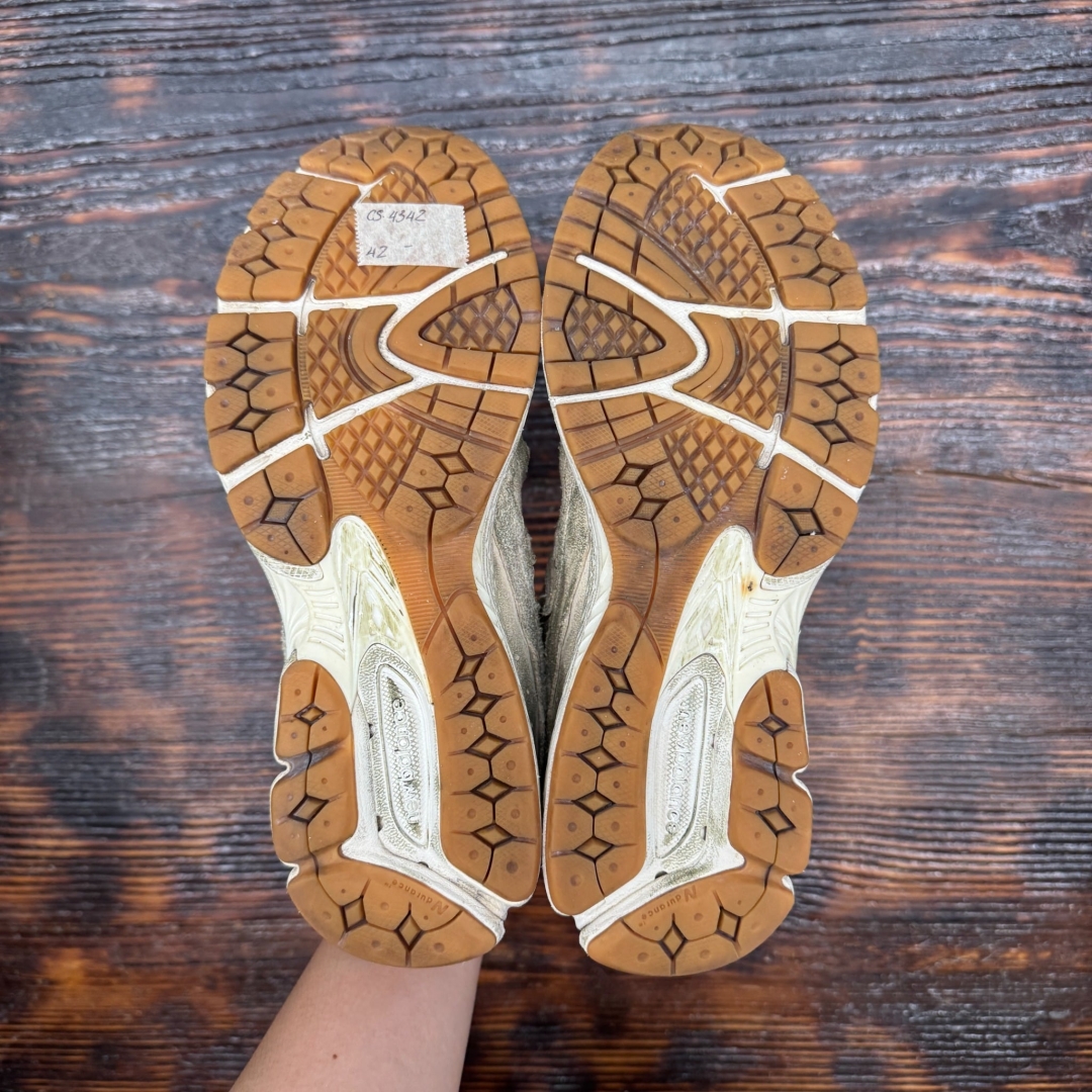 CS4342 - NEWBALANCE 2002 PROTECTION PACK DISTRESSED - 42