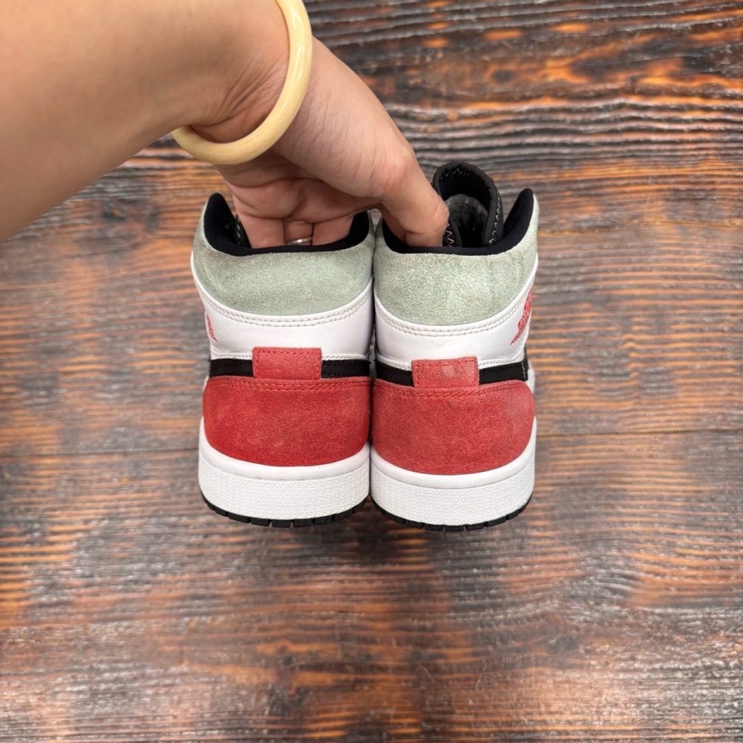 JD3331 - 1S MID UNION BLACK TOE - 41