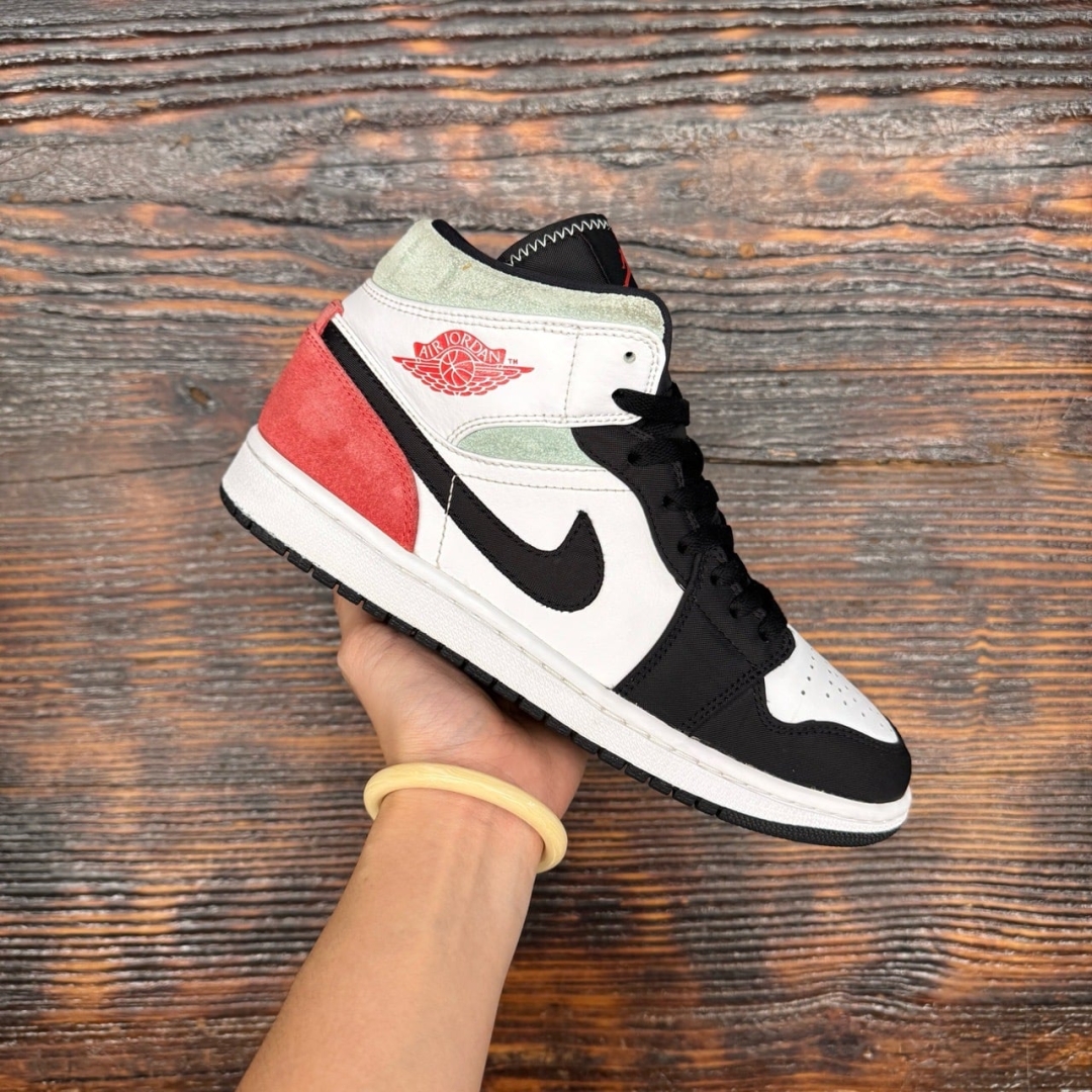 JD3331 - 1S MID UNION BLACK TOE - 41