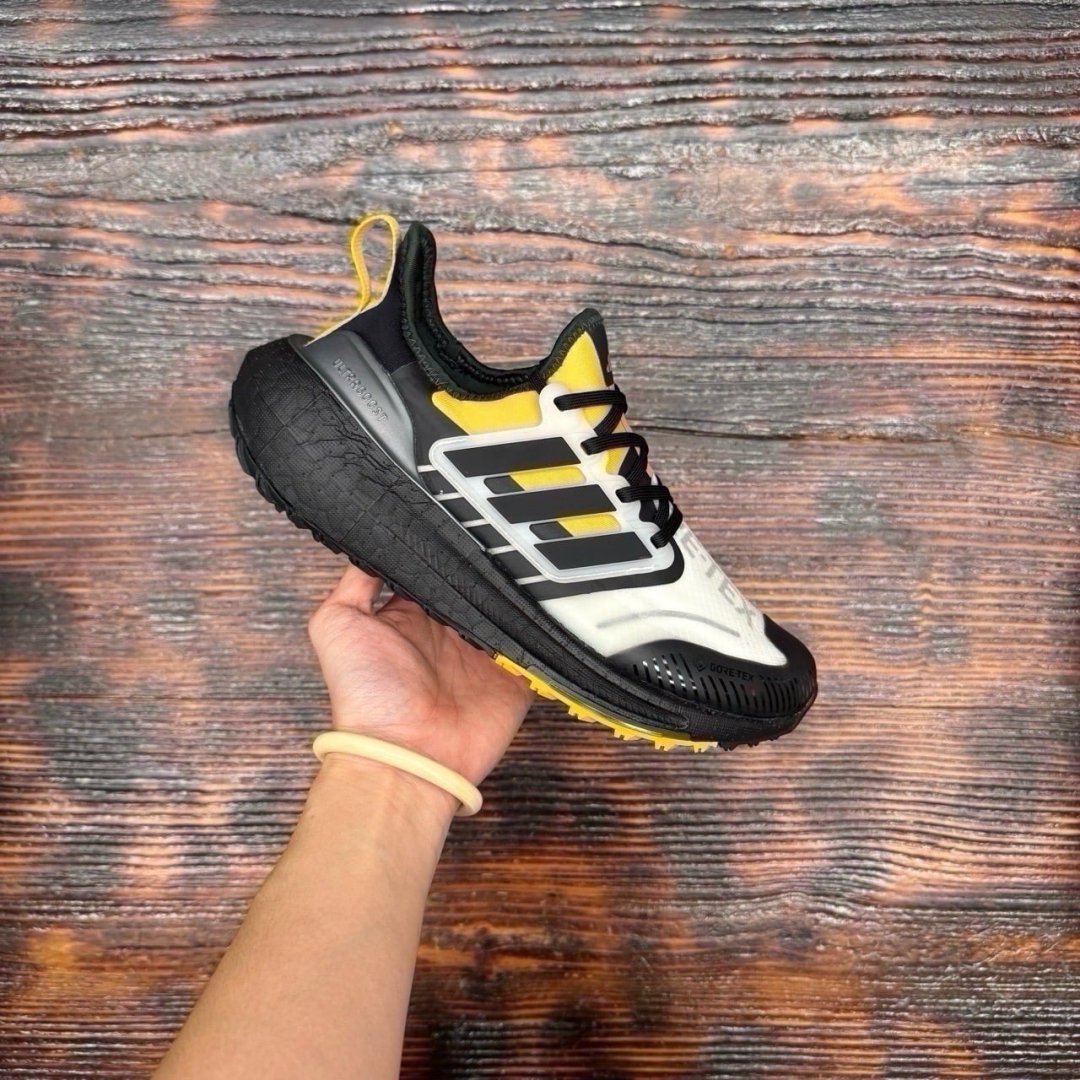 CS4749 - ULTRABOOST GORE-TEX LIGHT - 38