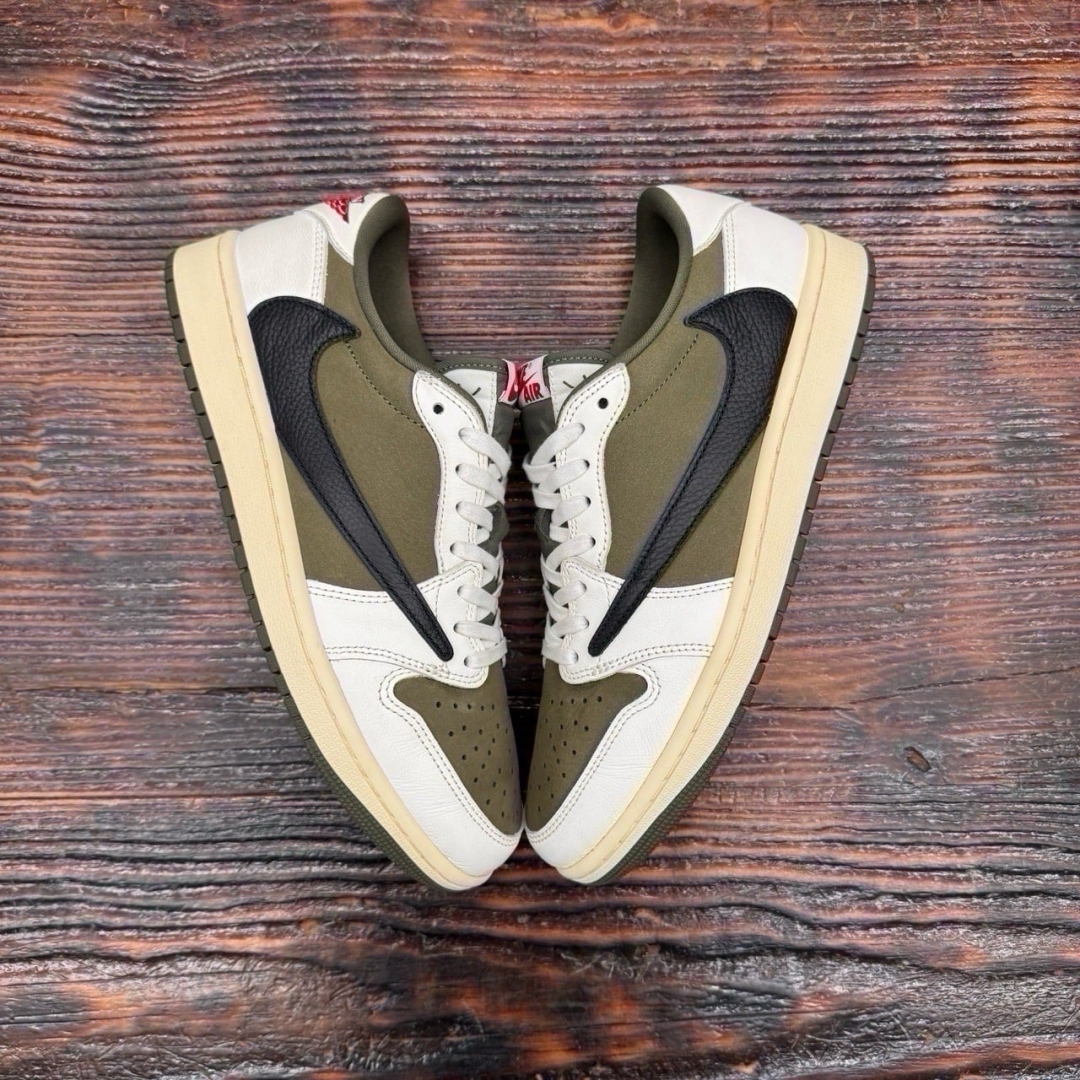 JD3339 - 1S LOW TRAVIS SCOTT MEDIUM OLIVE FB - 42,5