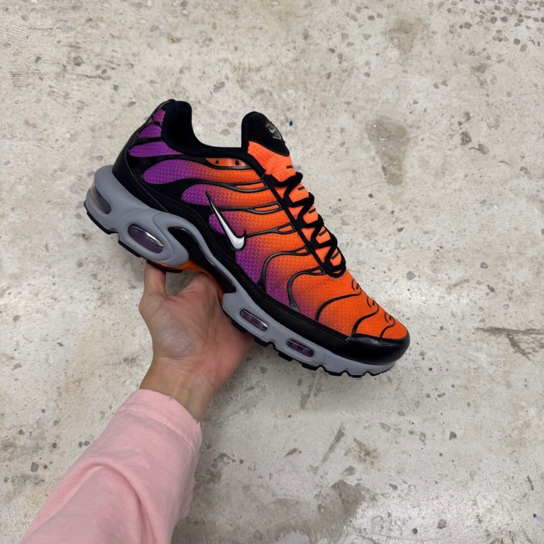 T826AM3 - NIKE AIR MAX PLUS DESERT SUNSET FB - 44,5