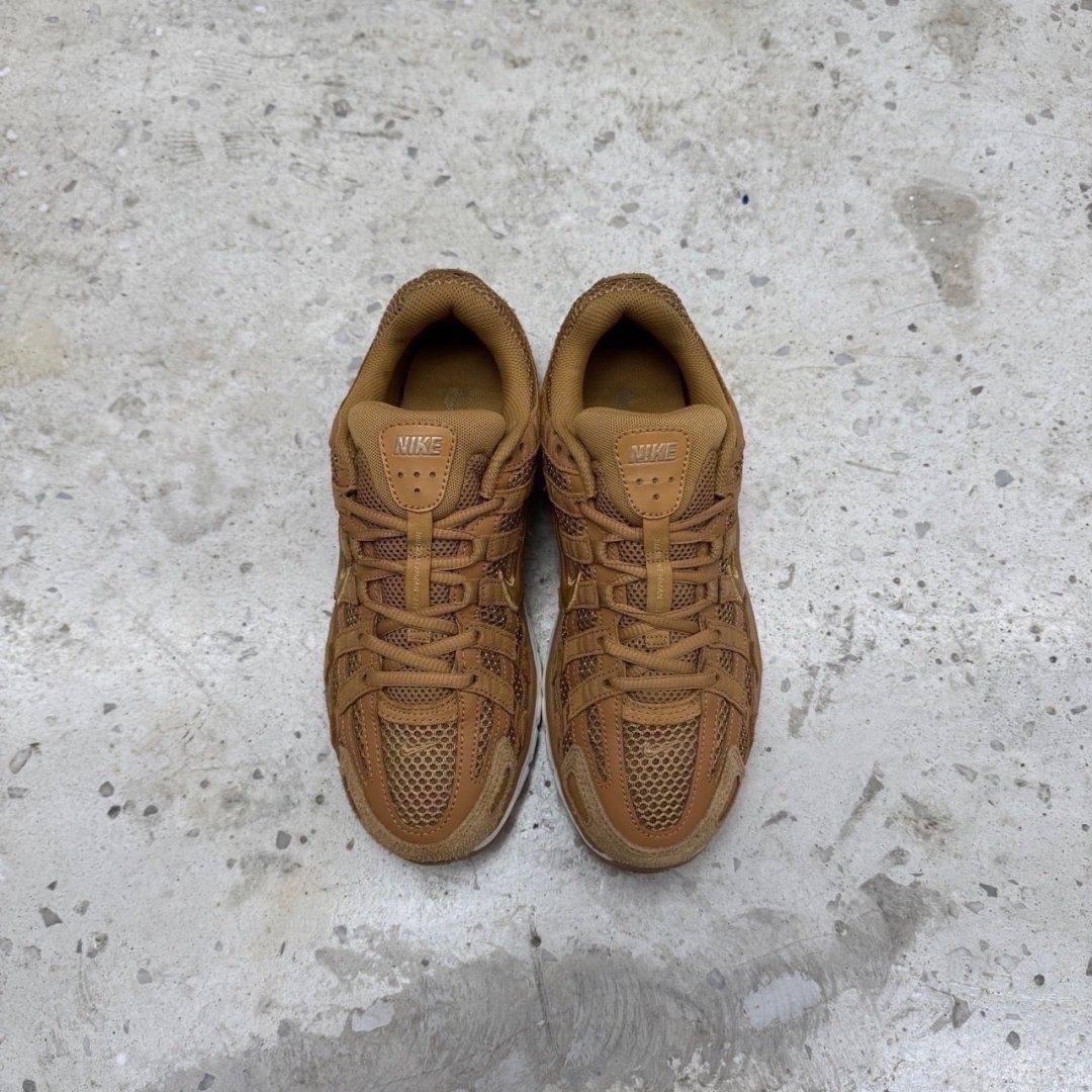 T826CS16 - NIKE P-6000 WHEAT - 40