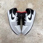 553558045 - 1S LOW NEWTRAL GREY WHITE DS FB - 41