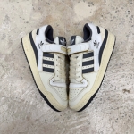 T526CS122 - ADIDAS FORUM LOW OFF WHITE PEBBLE - 41