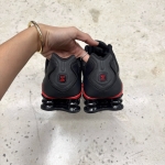 T726CS58 - NIKE SHOX TL BLACK RED DS - 42,5
