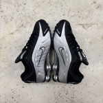 T726CS121 - SHOX R4 SILVER BLACK LN FB - 42