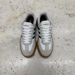 T826CS1 - ADIDAS GRADAS WHITE GREEN GUM - 40