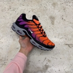 T826AM3 - NIKE AIR MAX PLUS DESERT SUNSET FB - 44,5