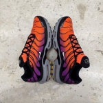 T826AM3 - NIKE AIR MAX PLUS DESERT SUNSET FB - 44,5