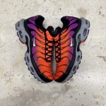 T826AM3 - NIKE AIR MAX PLUS DESERT SUNSET FB - 44,5