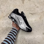 T826CS26 - NIKE SHOX R4 BLACK SILVER DS FB - 45