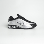 T826CS26 - NIKE SHOX R4 BLACK SILVER DS FB - 45