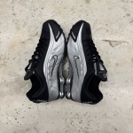 T826CS26 - NIKE SHOX R4 BLACK SILVER DS FB - 45