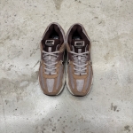 T826CS32 - NIKE VOMERO 5 DUSTED CLAY FB - 40,5