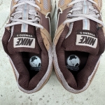 T826CS32 - NIKE VOMERO 5 DUSTED CLAY FB - 40,5