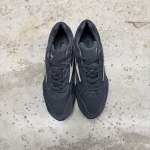T826CS38 - MIZUNO CONTENDER SUADE GREY LN - 44,5