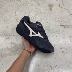 T826CS38 - MIZUNO CONTENDER SUADE GREY LN - 44,5