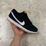 T826DU7 - DUNK SB LOW BLACK GUM LN FB - 42
