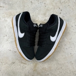 T826DU7 - DUNK SB LOW BLACK GUM LN FB - 42