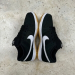 T826DU7 - DUNK SB LOW BLACK GUM LN FB - 42