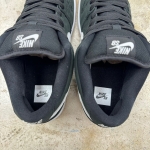 T826DU7 - DUNK SB LOW BLACK GUM LN FB - 42