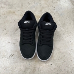 T826DU7 - DUNK SB LOW BLACK GUM LN FB - 42