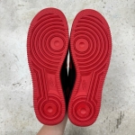 T826AF3 - AF1 LOW BY YOU BLACK RED DS - 42,5