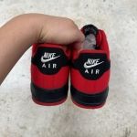 T826AF3 - AF1 LOW BY YOU BLACK RED DS - 42,5