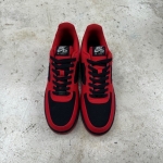T826AF3 - AF1 LOW BY YOU BLACK RED DS - 42,5