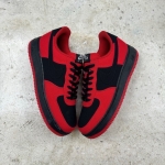 T826AF3 - AF1 LOW BY YOU BLACK RED DS - 42,5