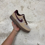 T826AF7 - AF1 LOW LINEN MOON BURGUNDY LN FB - 43