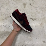T826DU8 - DUNK SB LOW RIOT SKATESHOP LN FB - 42