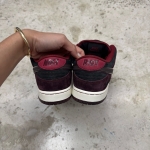 T826DU8 - DUNK SB LOW RIOT SKATESHOP LN FB - 42
