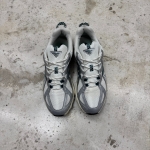 T826CS81 - NEWBLANCE 610 SILVER GREEN - 42.5